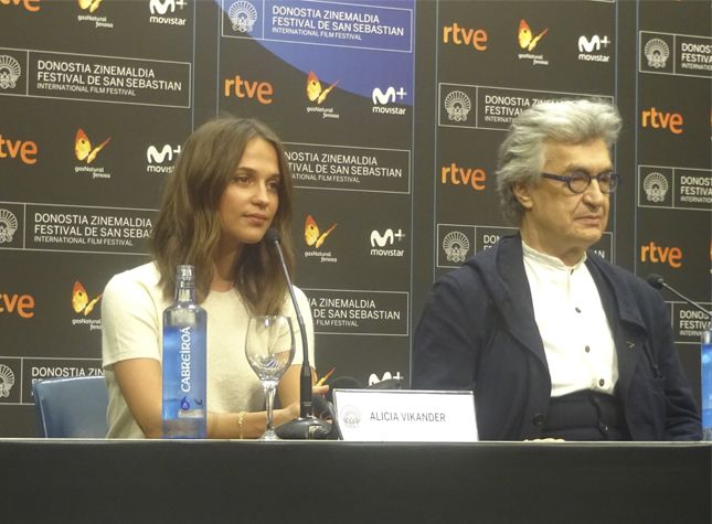 rueda de prensa submergence