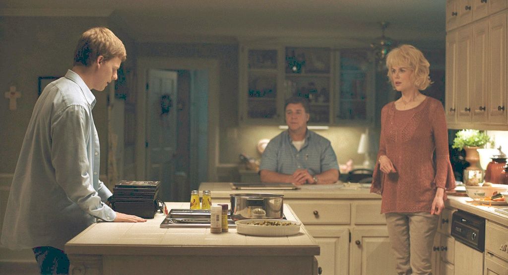Nicole Kitman como Nancy Eamons, Lucas Hedges como Jared Eamons y Russell Crowe como Marshall Eamons en Identidad Borrada (Boy Erased)