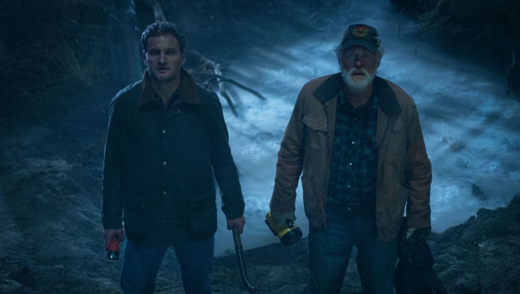 Jason Clarke como Louis y John Lithgow como Jud en cemneterio de animales