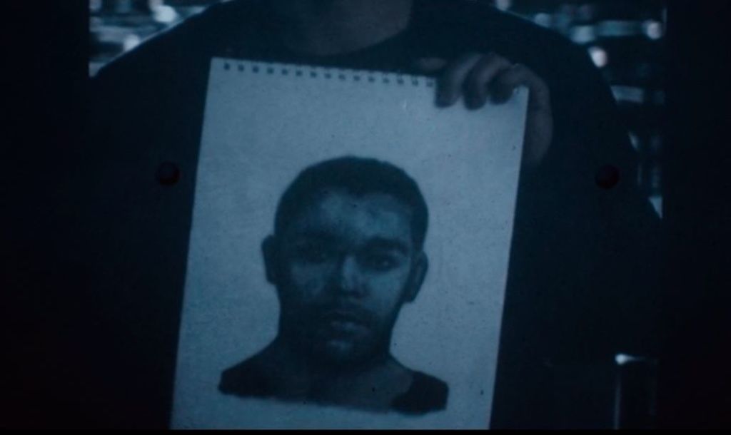 Imagen de Karim en un retrato tomado del experimento del sueño en The OA