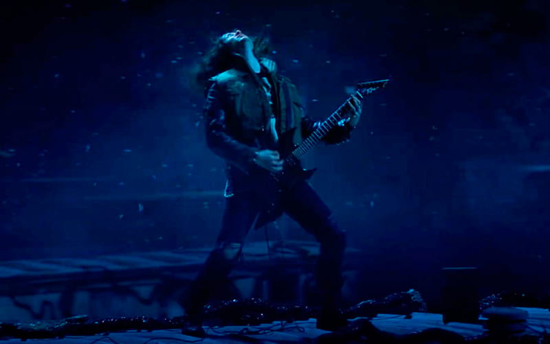 Eddie tocando Master of Puppets de Metallica Stranger Things 4 (Vol 2)