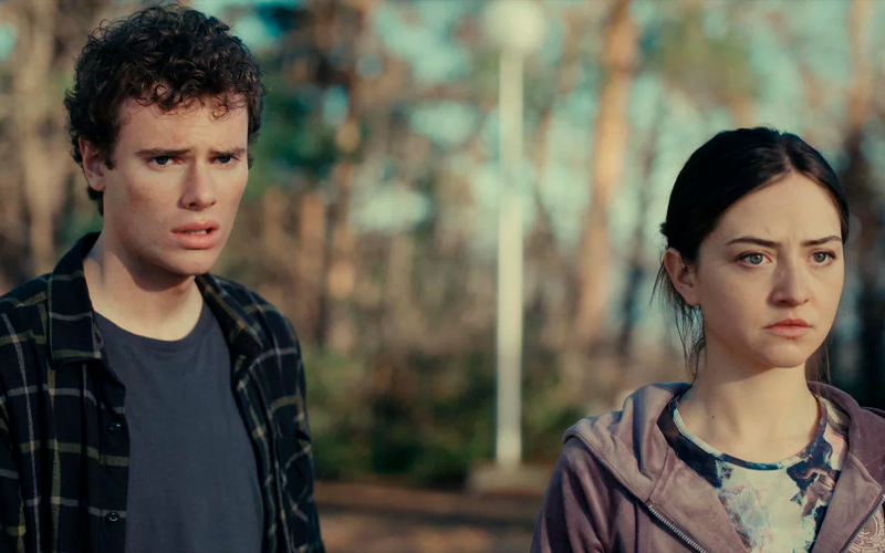 Thomas y Laura en El Paciente de Netflix