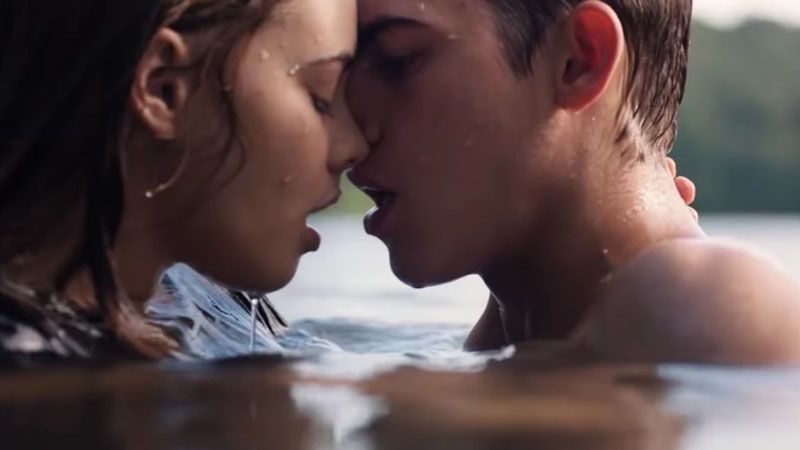 Hero Fiennes-Tiffin como Hardin y Josephine Langford como Tessa en 'After'